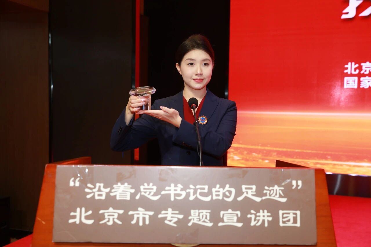 全方位展现新时代首都各行各业的奋进图